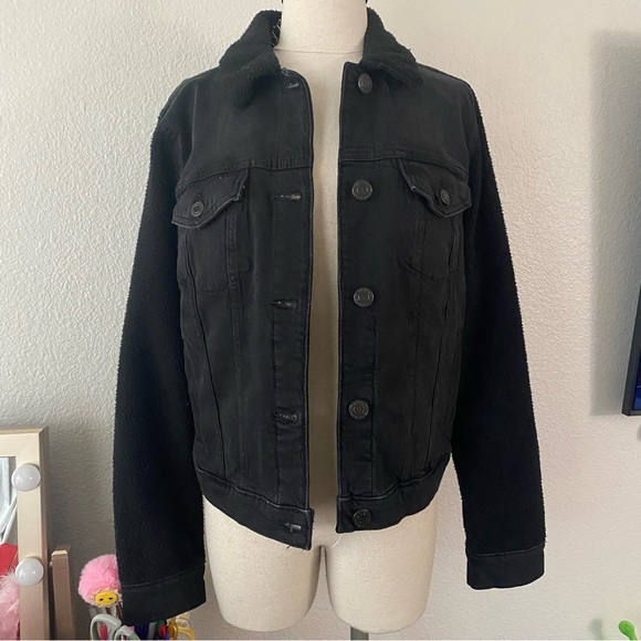 Black jacket - Picture 1 of 7